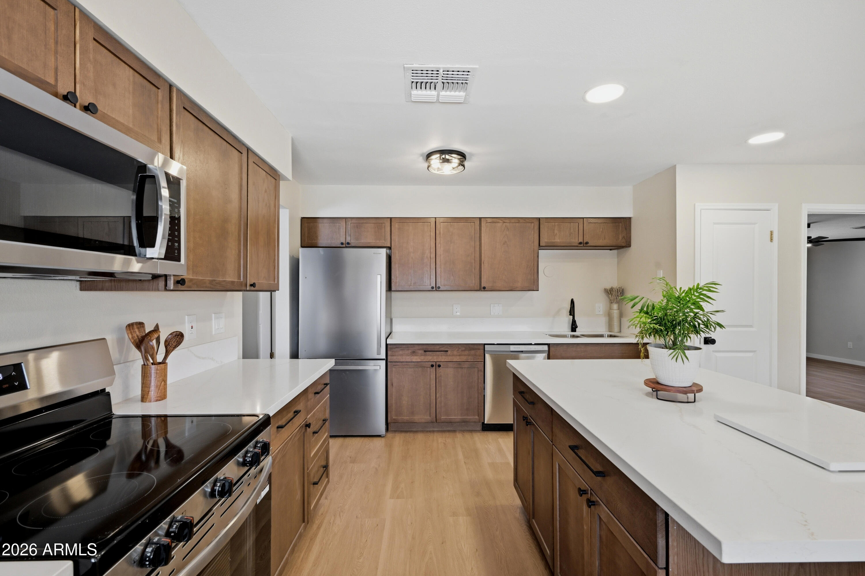 252 E 9TH Drive
