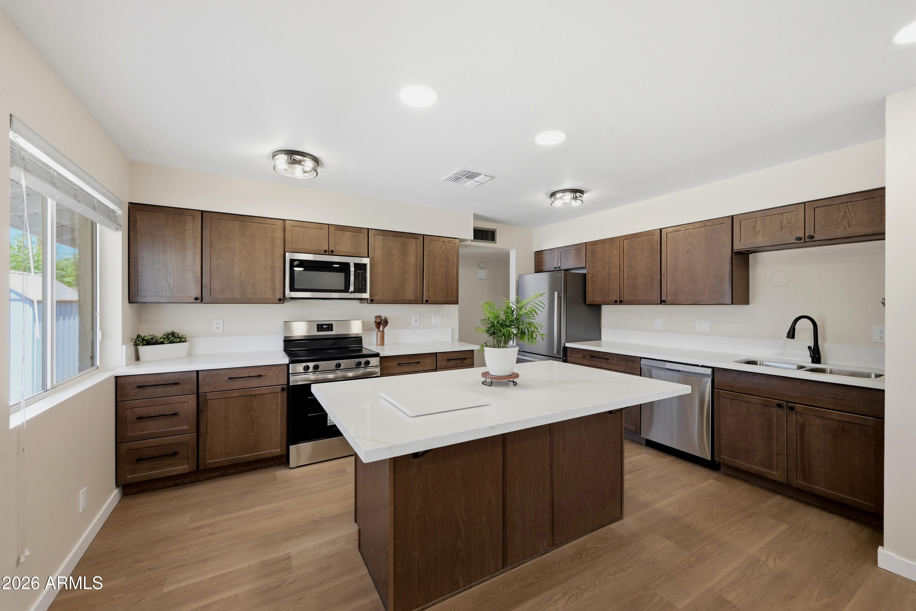 252 E 9TH Drive