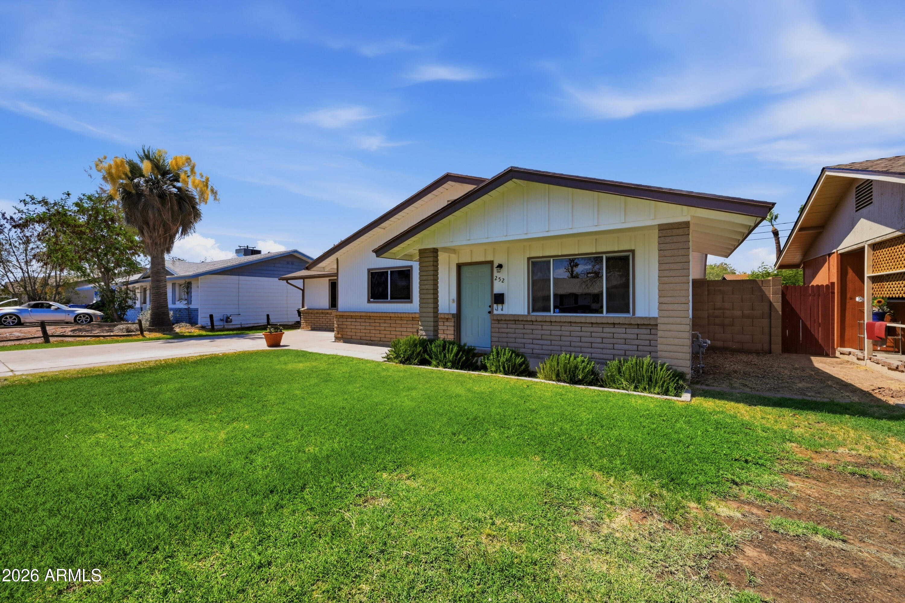 252 E 9TH Drive