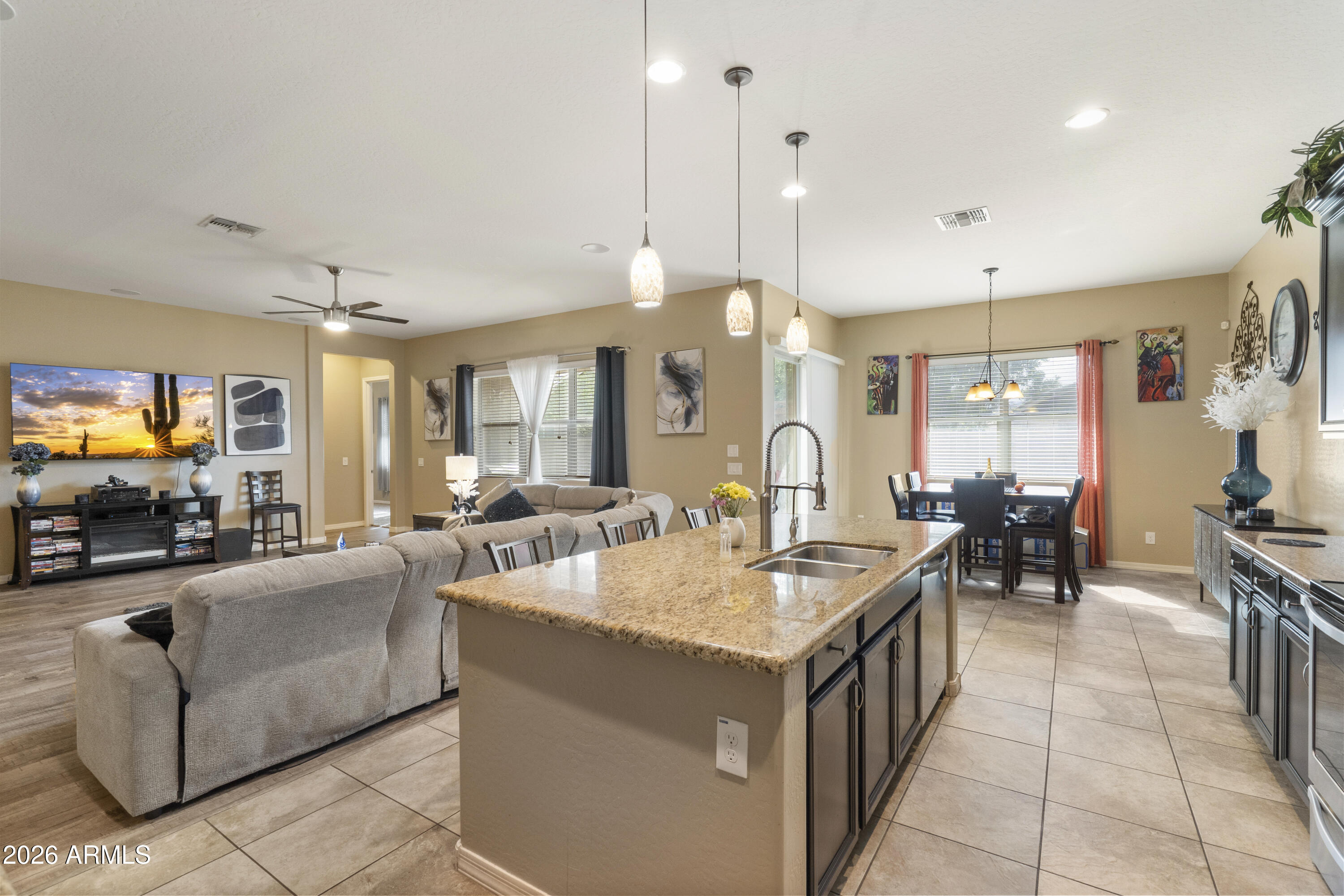 10521 W ILLINI Street