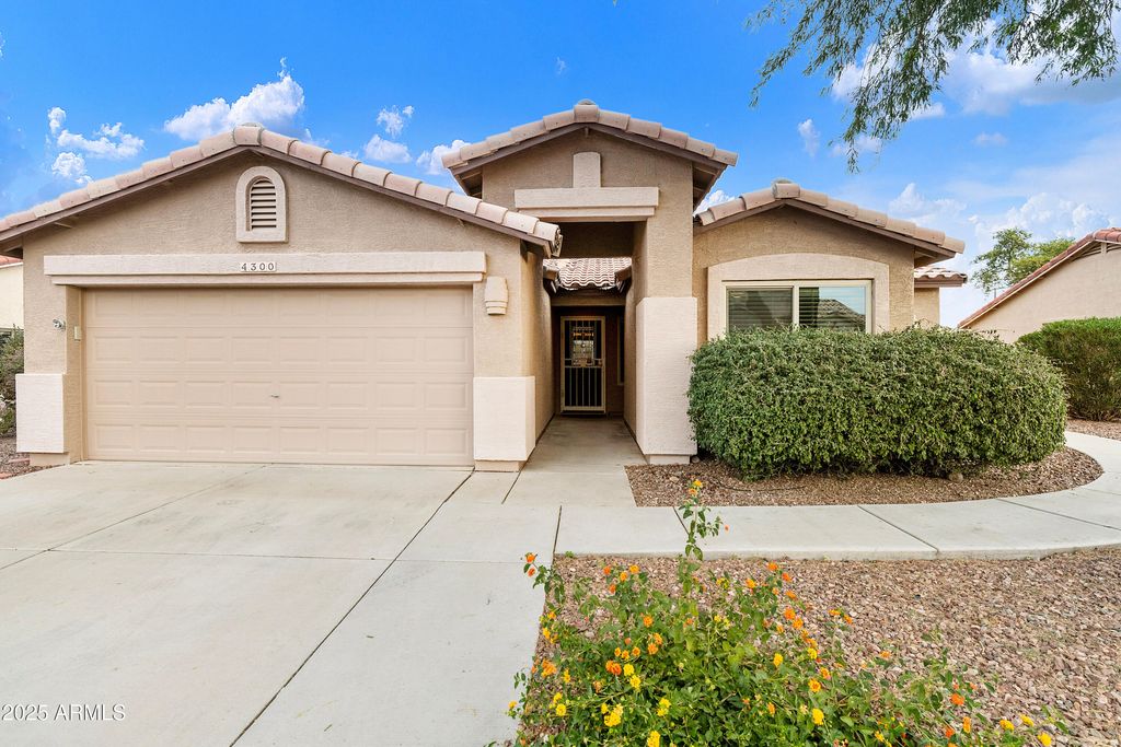 Photo of 4300 E Cassia Lane, Gilbert, AZ 85298 (MLS # 6958574)