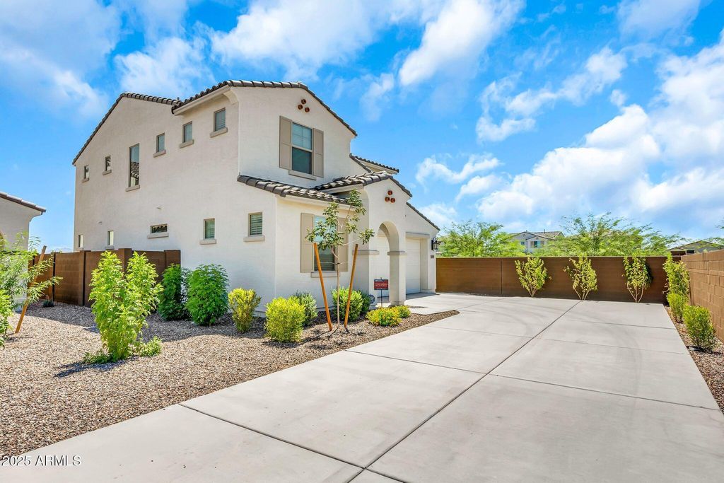 Photo of 9009 W Orange Drive, Glendale, AZ 85305 (MLS # 6977927)