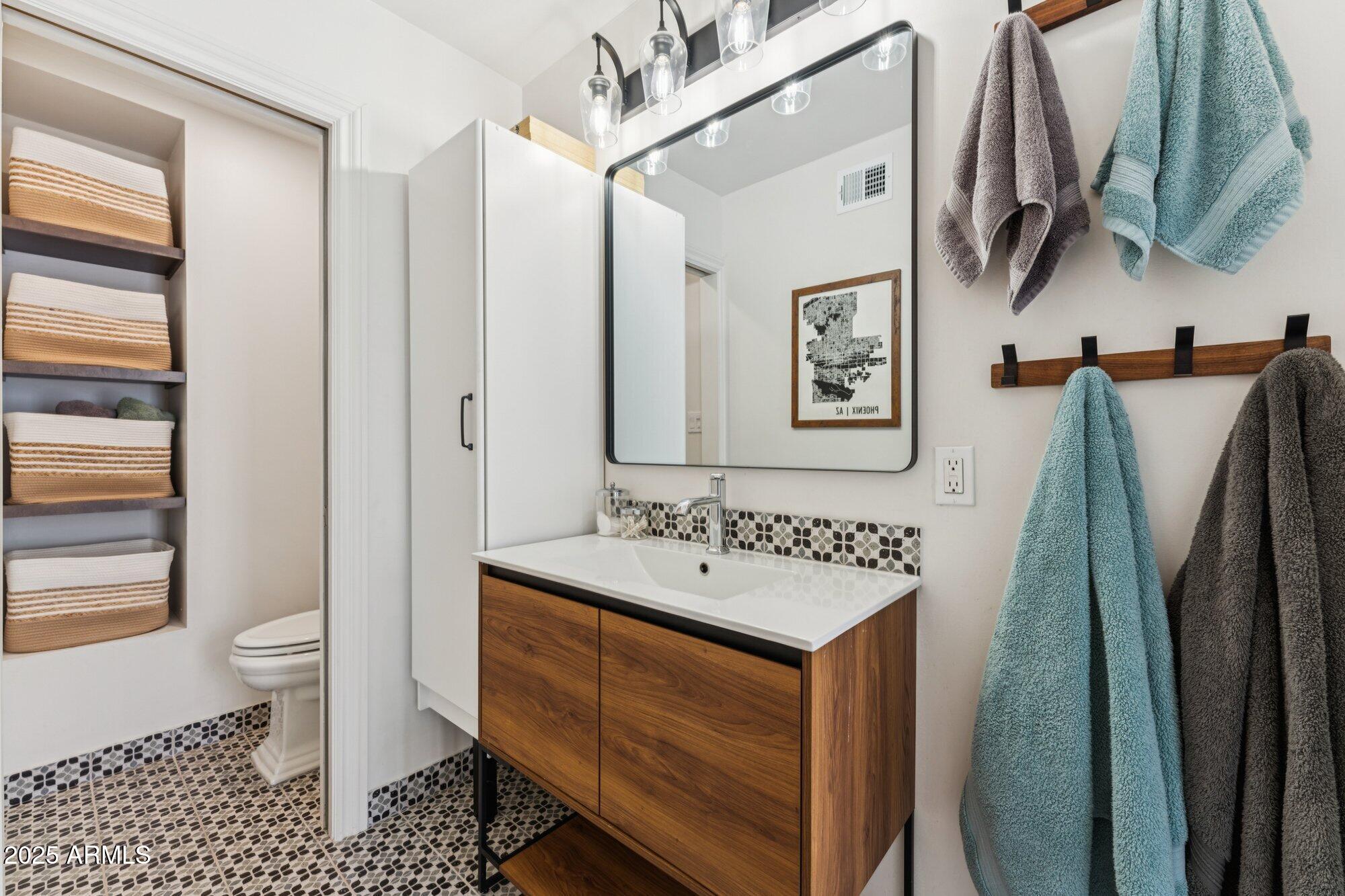 Phoenix, Arizona 85018, United States, 3 Bedrooms Bedrooms, ,2 BathroomsBathrooms,Residential,Active,154533