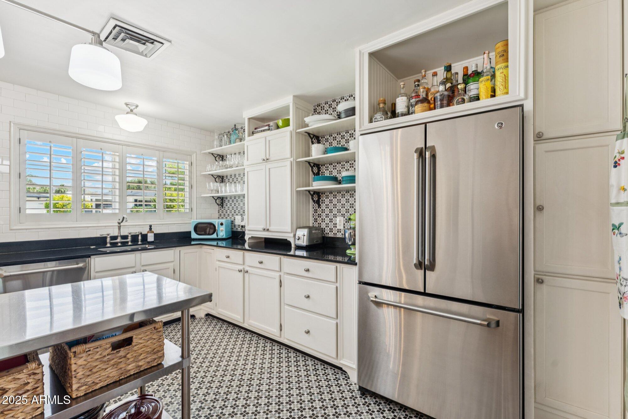 Phoenix, Arizona 85018, United States, 3 Bedrooms Bedrooms, ,2 BathroomsBathrooms,Residential,Active,154533