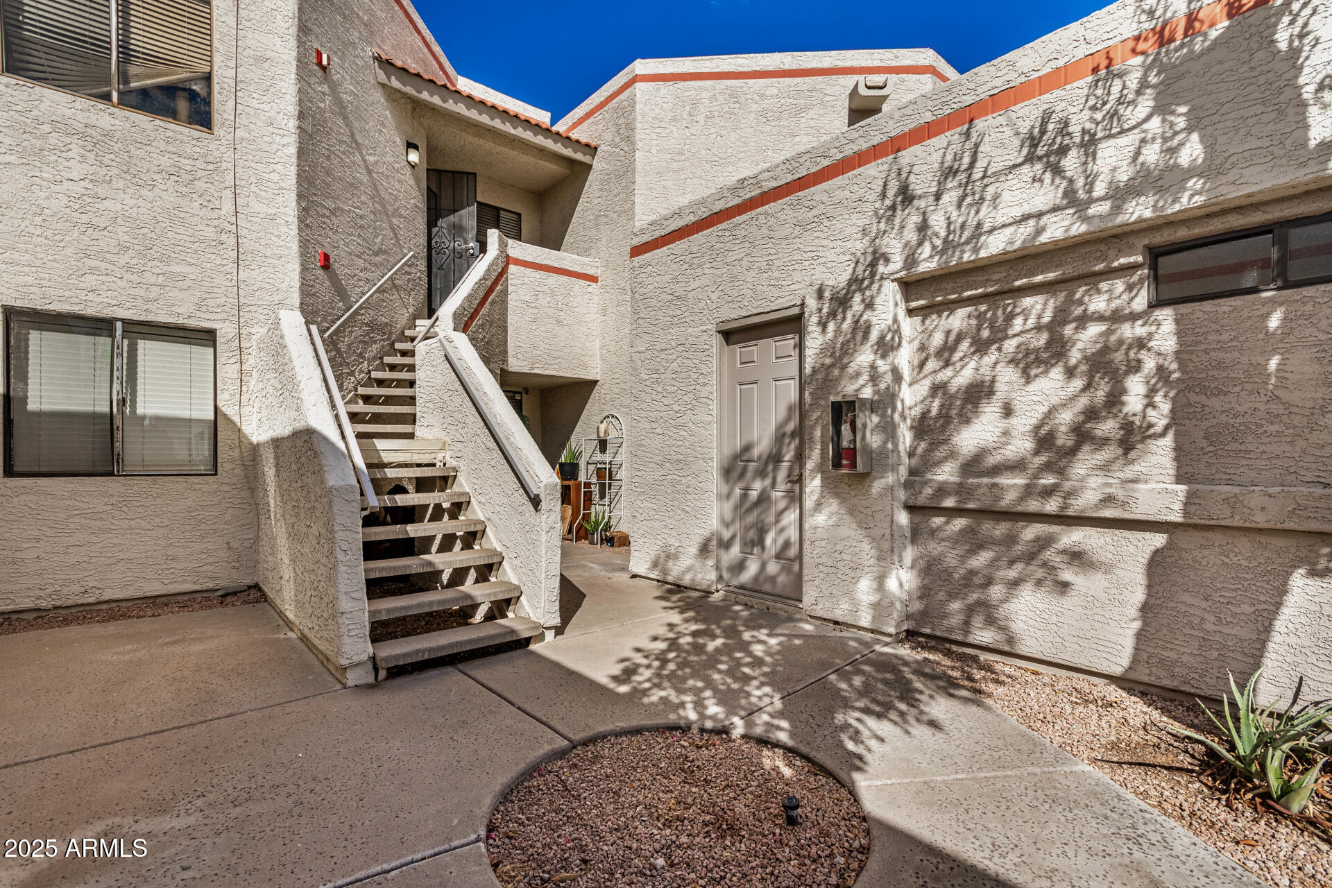 985 N GRANITE REEF Road 172