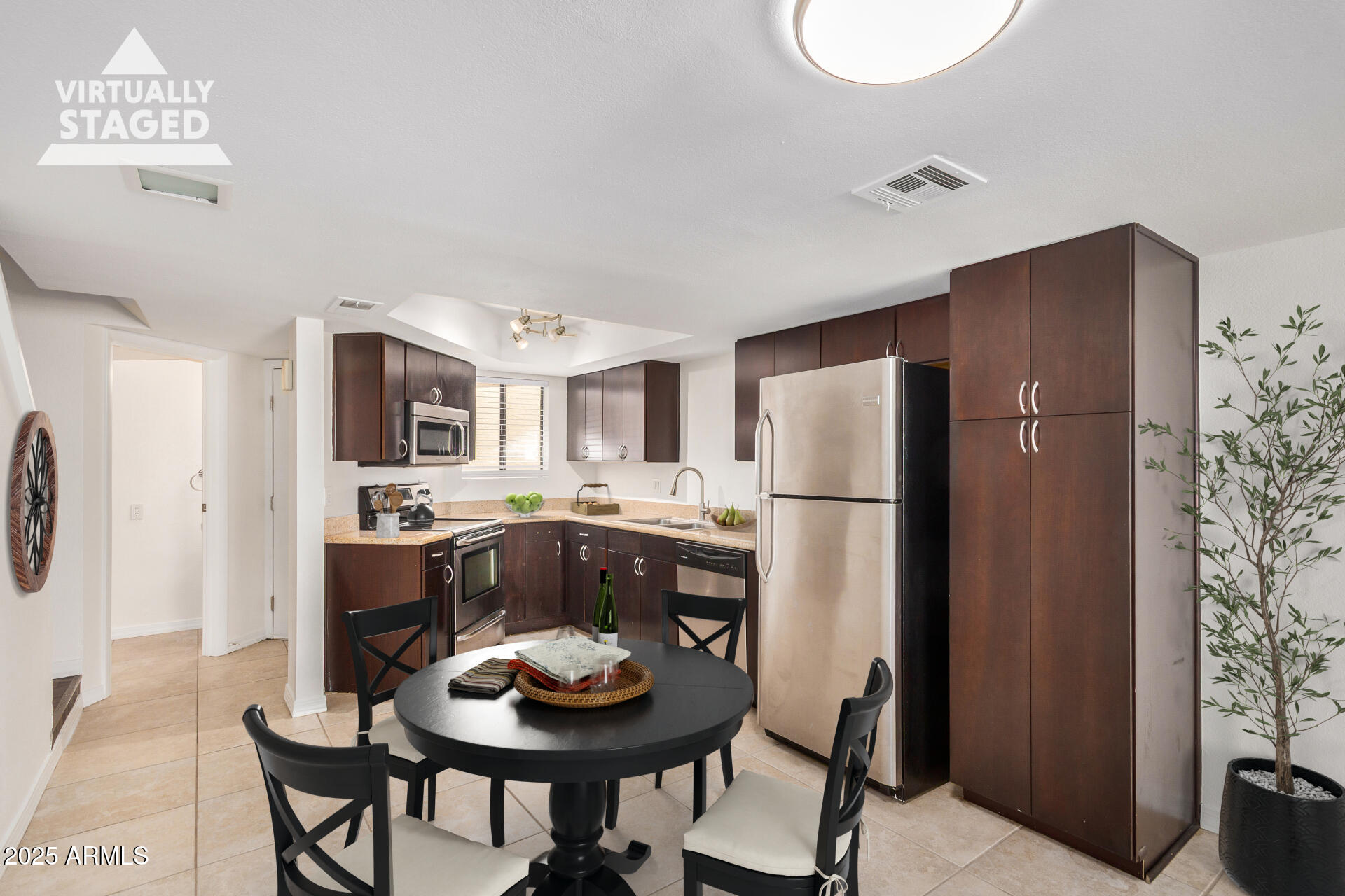 985 N GRANITE REEF Road 172