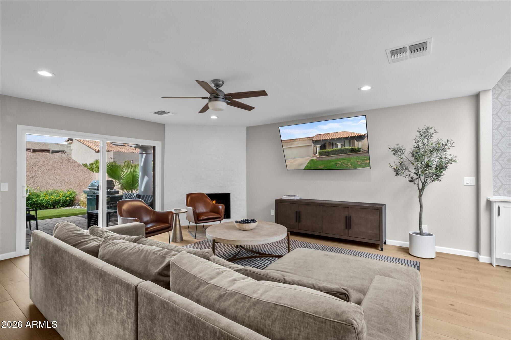 8023 E VIA DEL DESIERTO --