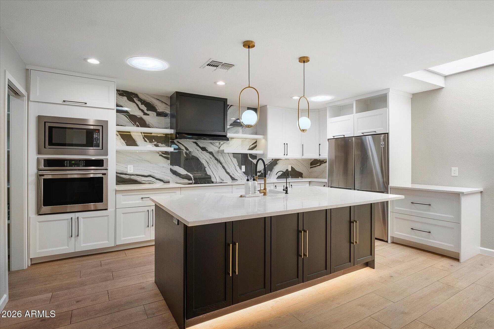 8023 E VIA DEL DESIERTO --
