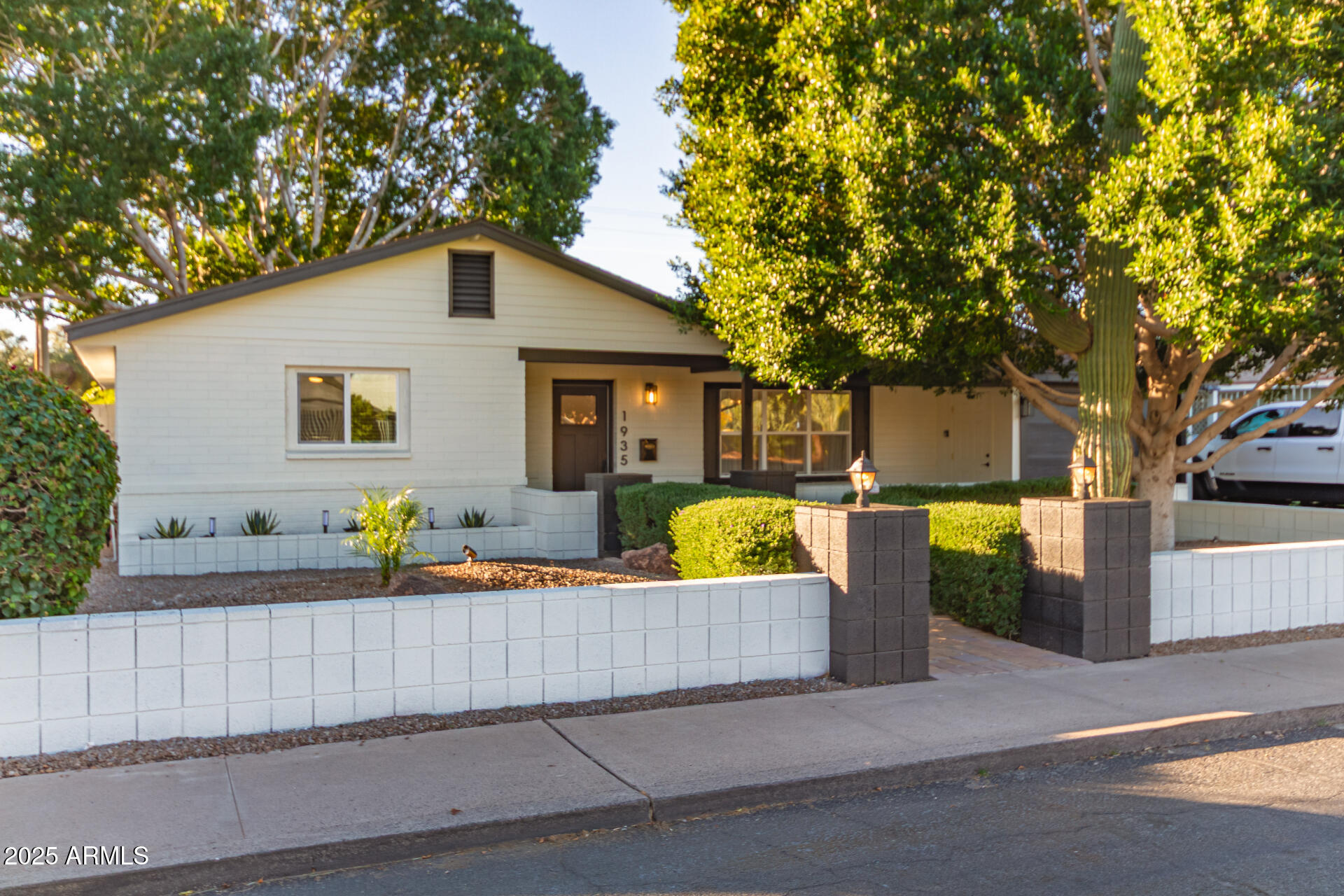 1935 E COOLIDGE Street