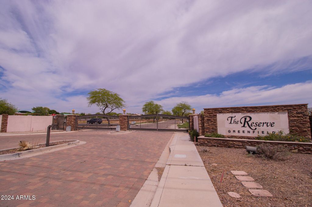 Photo of 811 N Poinciana Court #10, Gilbert, AZ 85234 (MLS # 6743574)