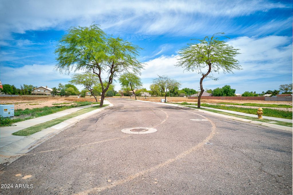 Photo of 811 N Poinciana Court #10, Gilbert, AZ 85234 (MLS # 6743574)