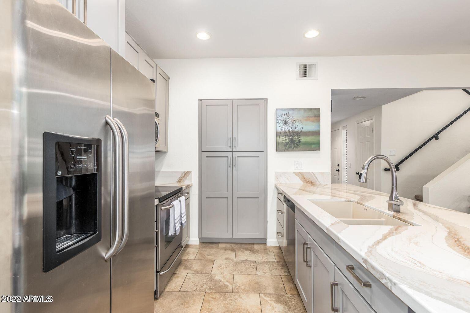 9705 E MOUNTAIN VIEW Road 1175