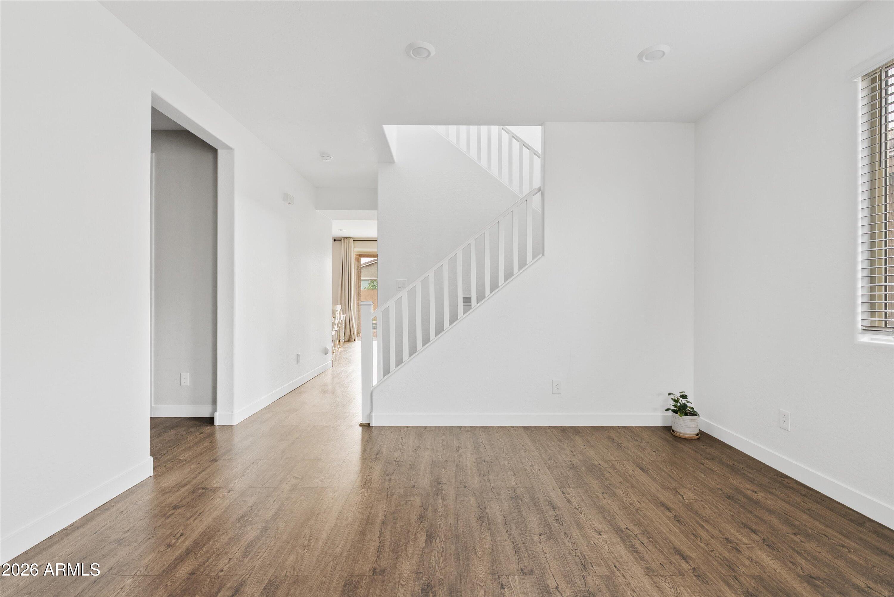 301 W STRIDING EDGE Drive