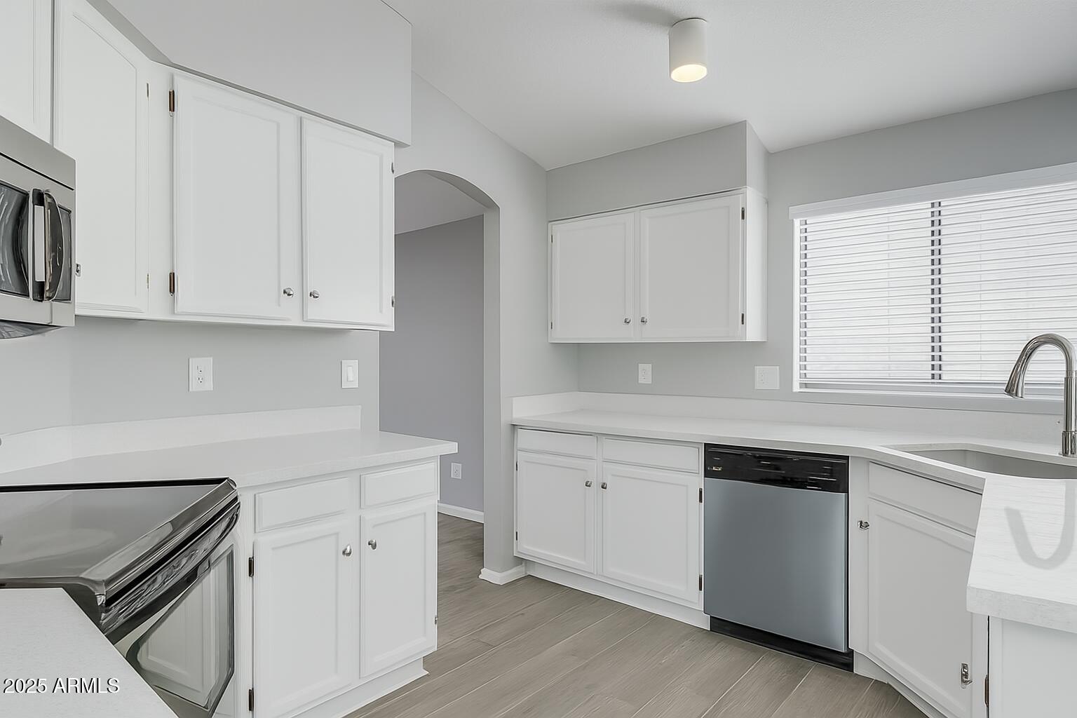 3711 N ROSEWOOD Avenue