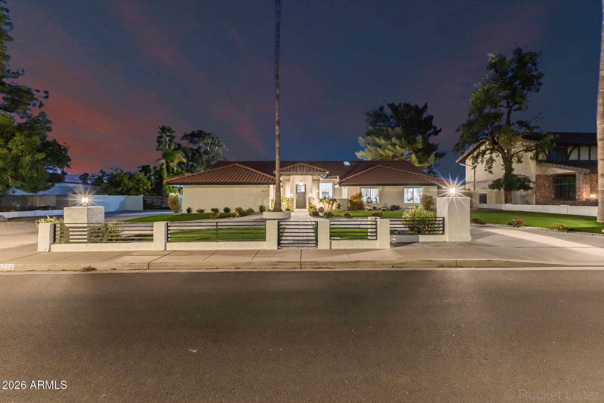 4132 W PARADISE Lane