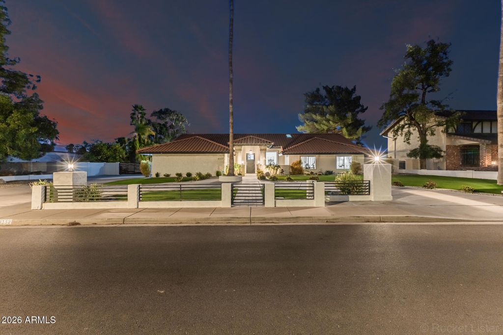 Photo of 4132 W Paradise Lane, Phoenix, AZ 85053 (MLS # 7000725)