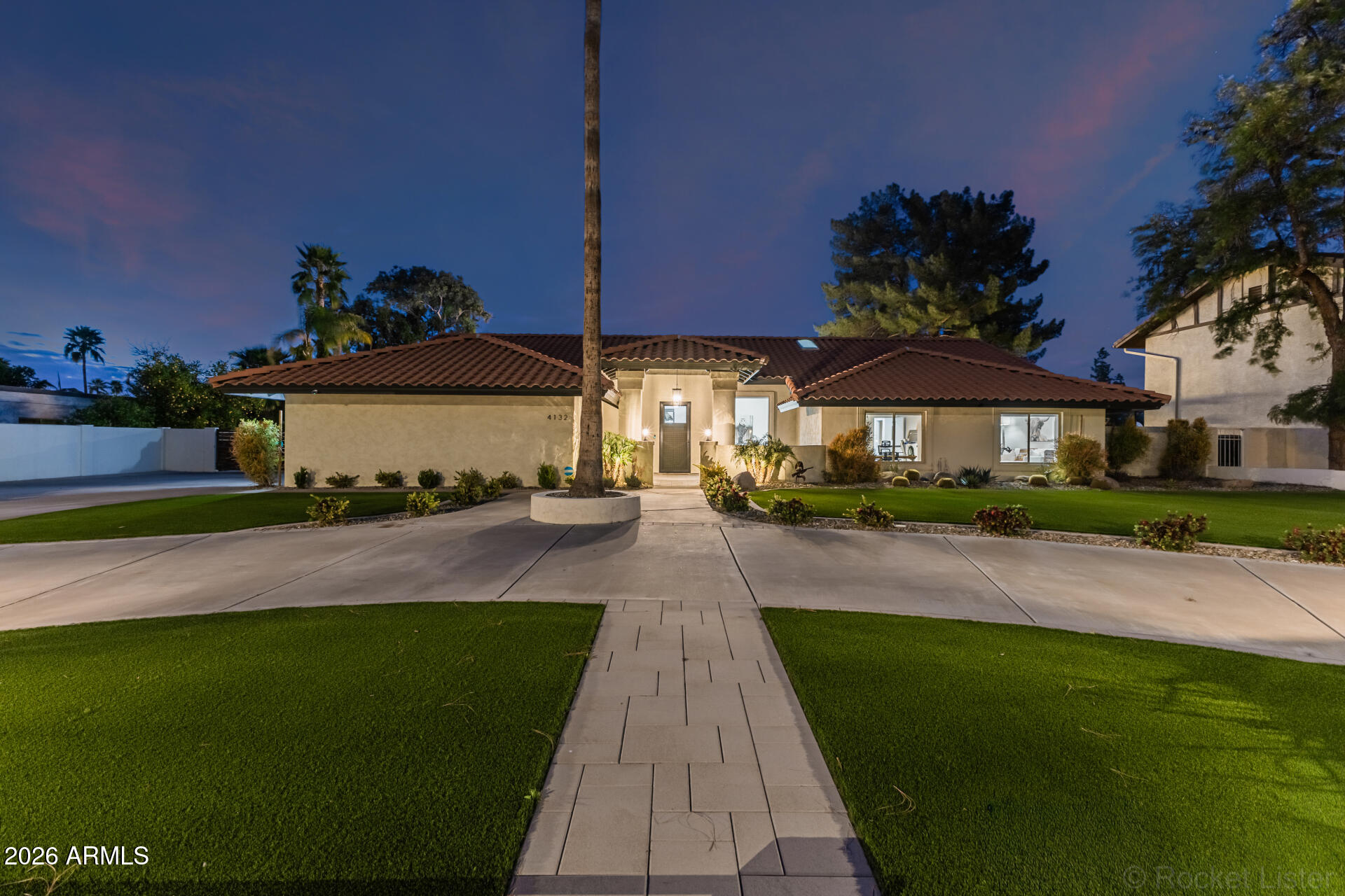 4132 W PARADISE Lane