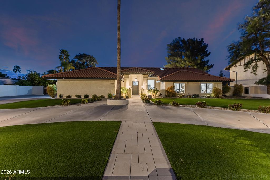 Photo of 4132 W Paradise Lane, Phoenix, AZ 85053 (MLS # 7000725)