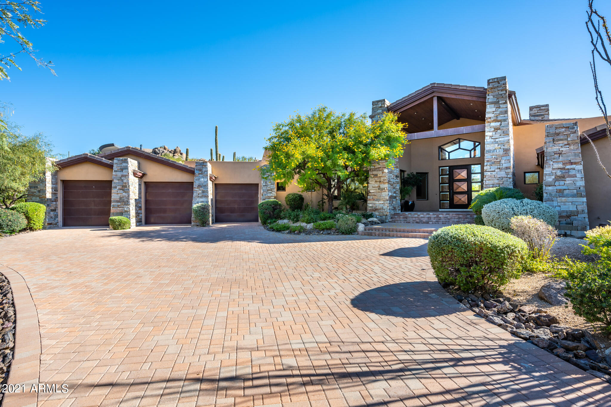 ESTANCIA - Residential