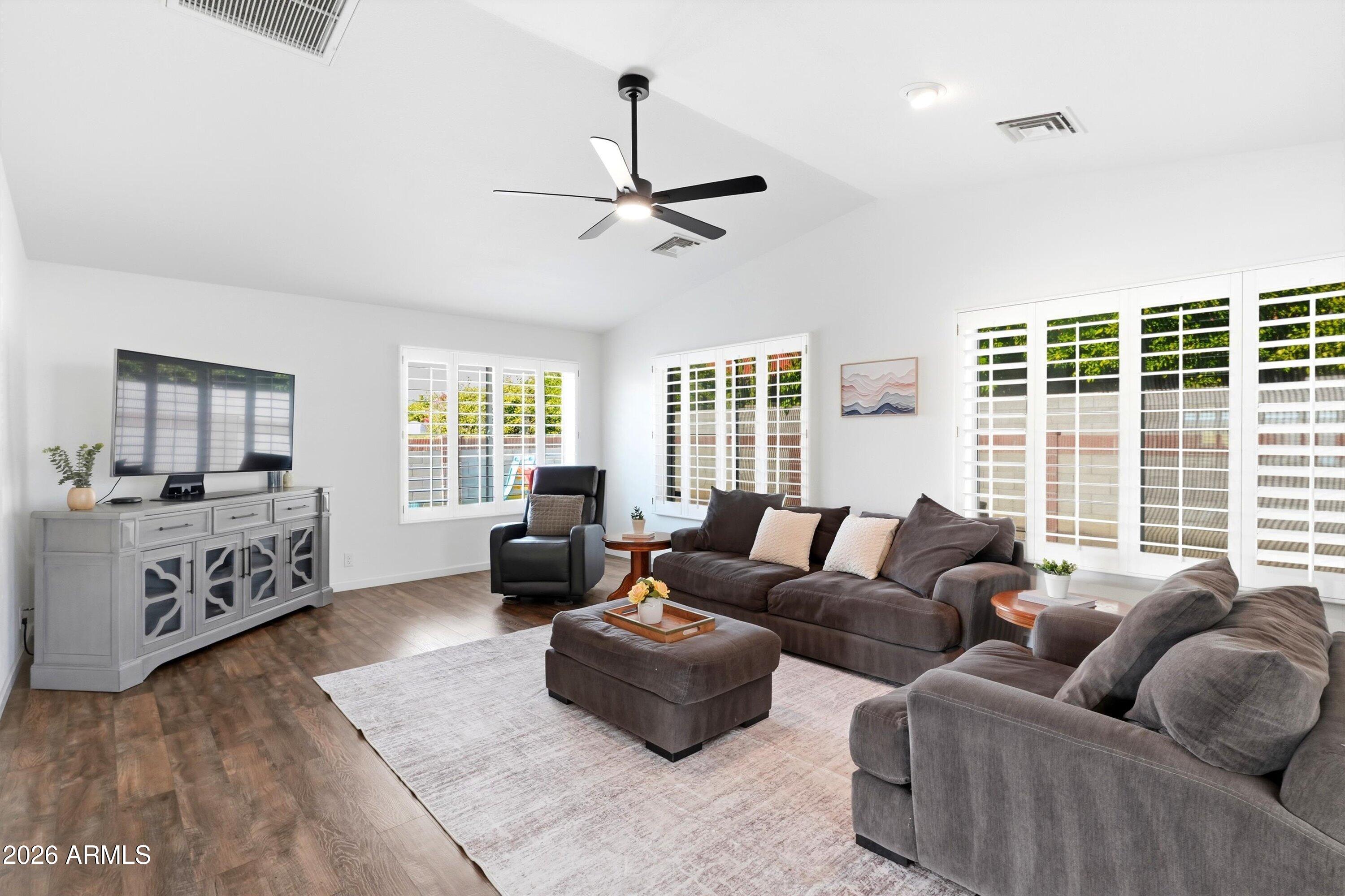 517 S ROSEMONT --