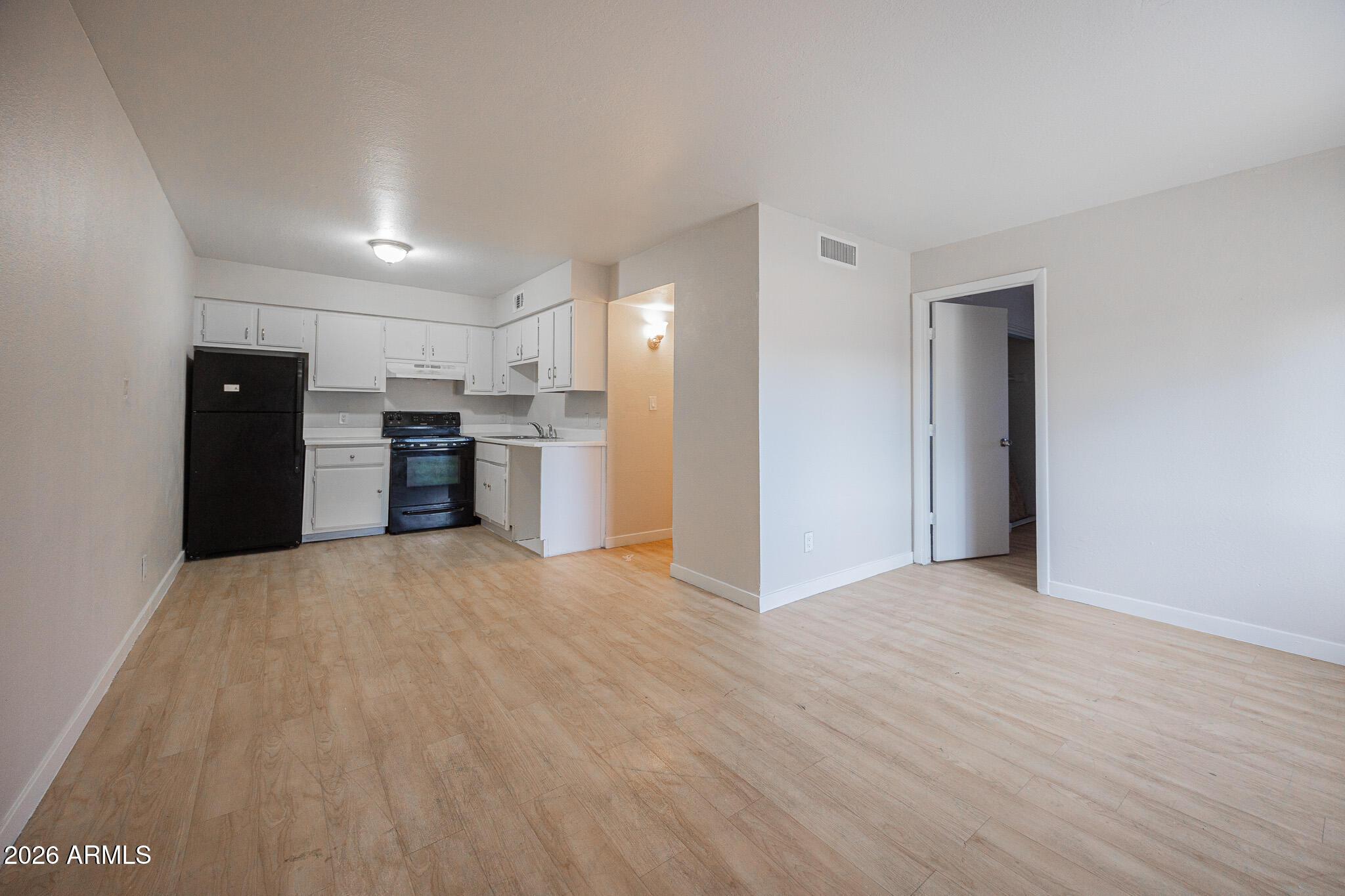 1703 W Mountain View Road 4