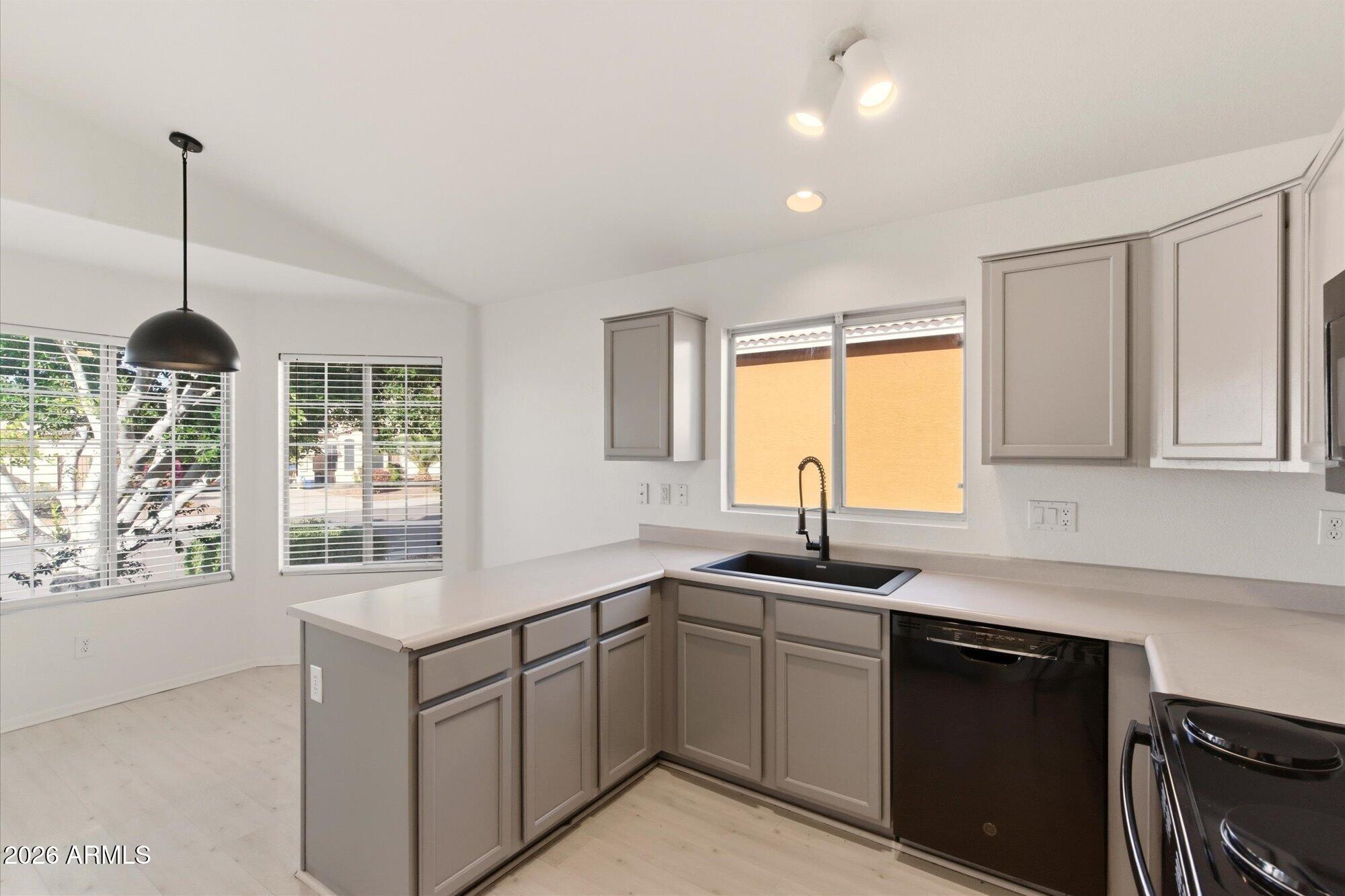 5259 W PONTIAC Drive