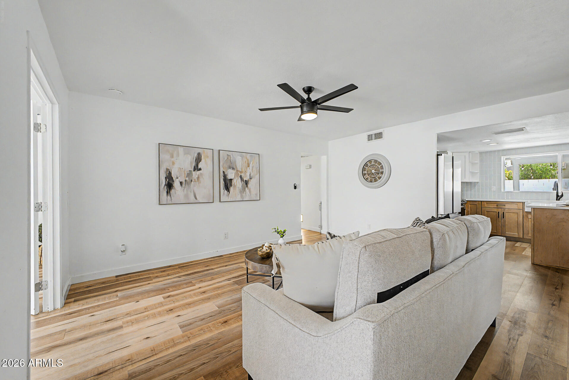 807 W NARANJA Avenue