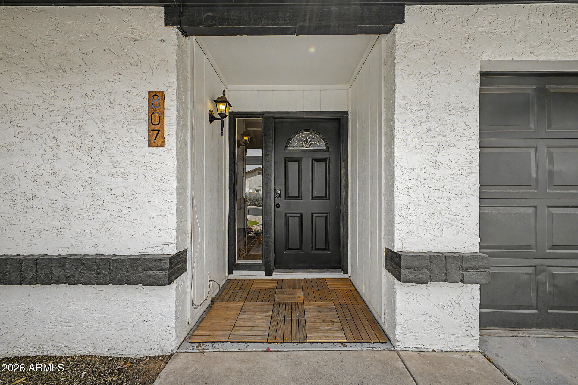 807 W NARANJA Avenue