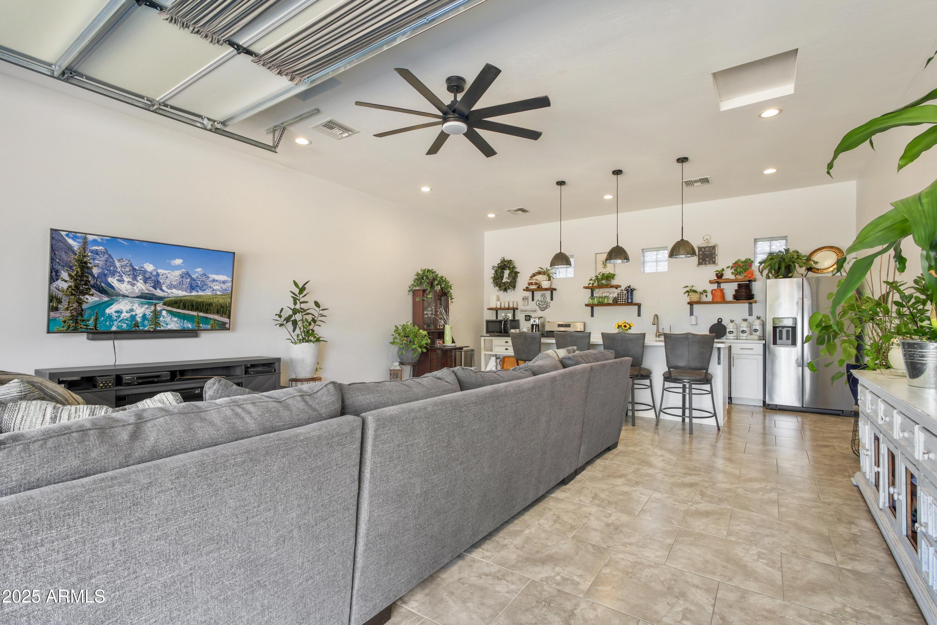 6034 W MICHELLE Drive