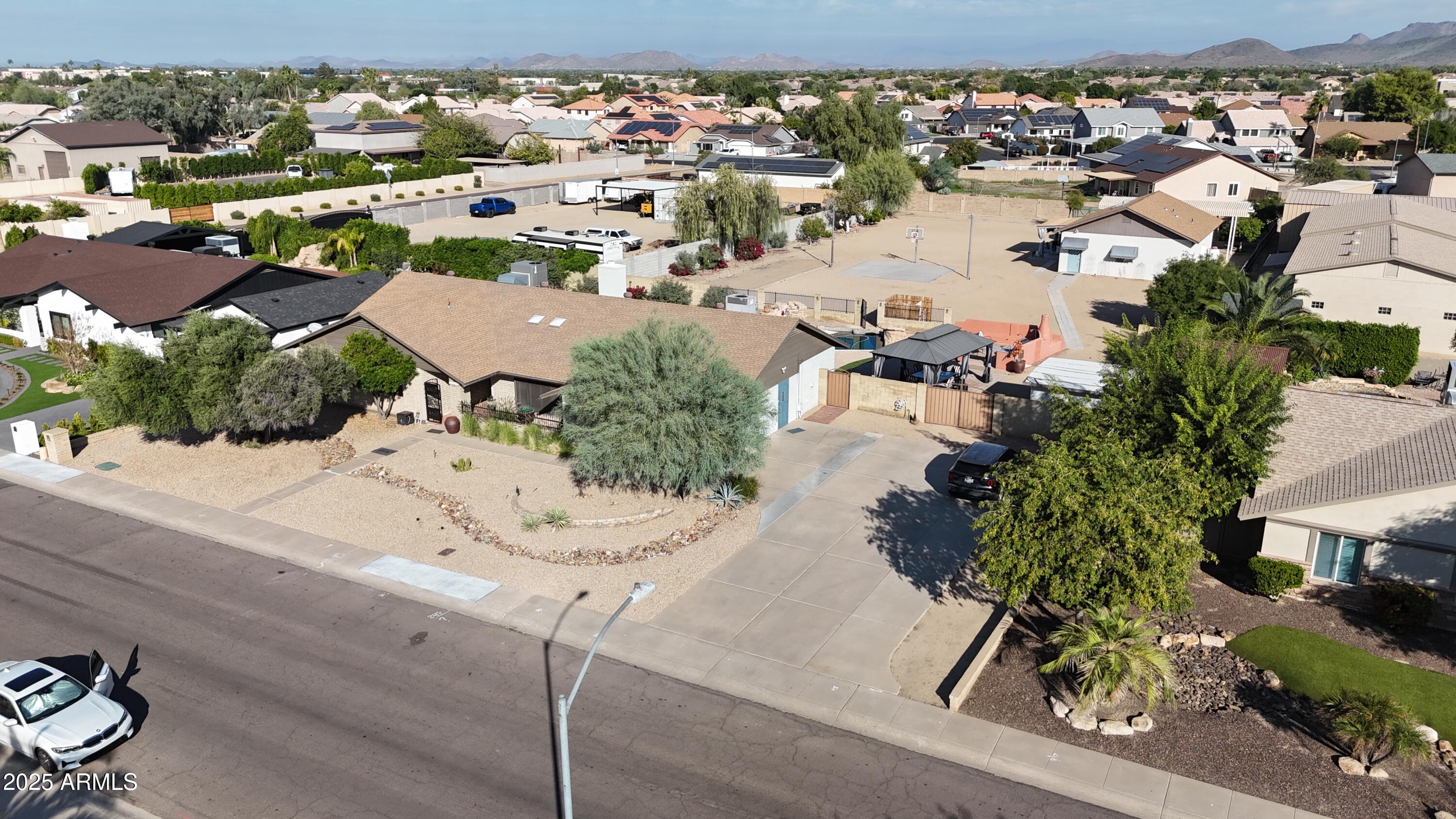 6034 W MICHELLE Drive