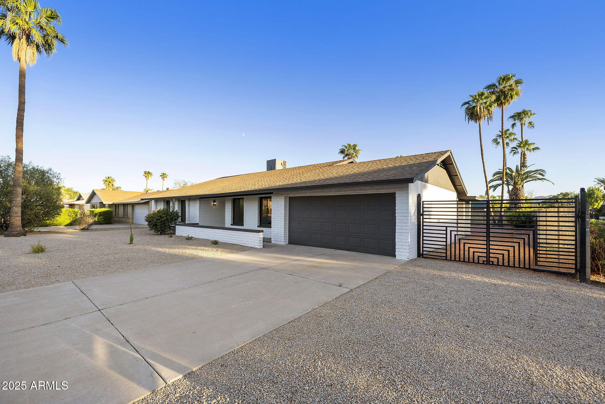 4401 E VOLTAIRE Avenue