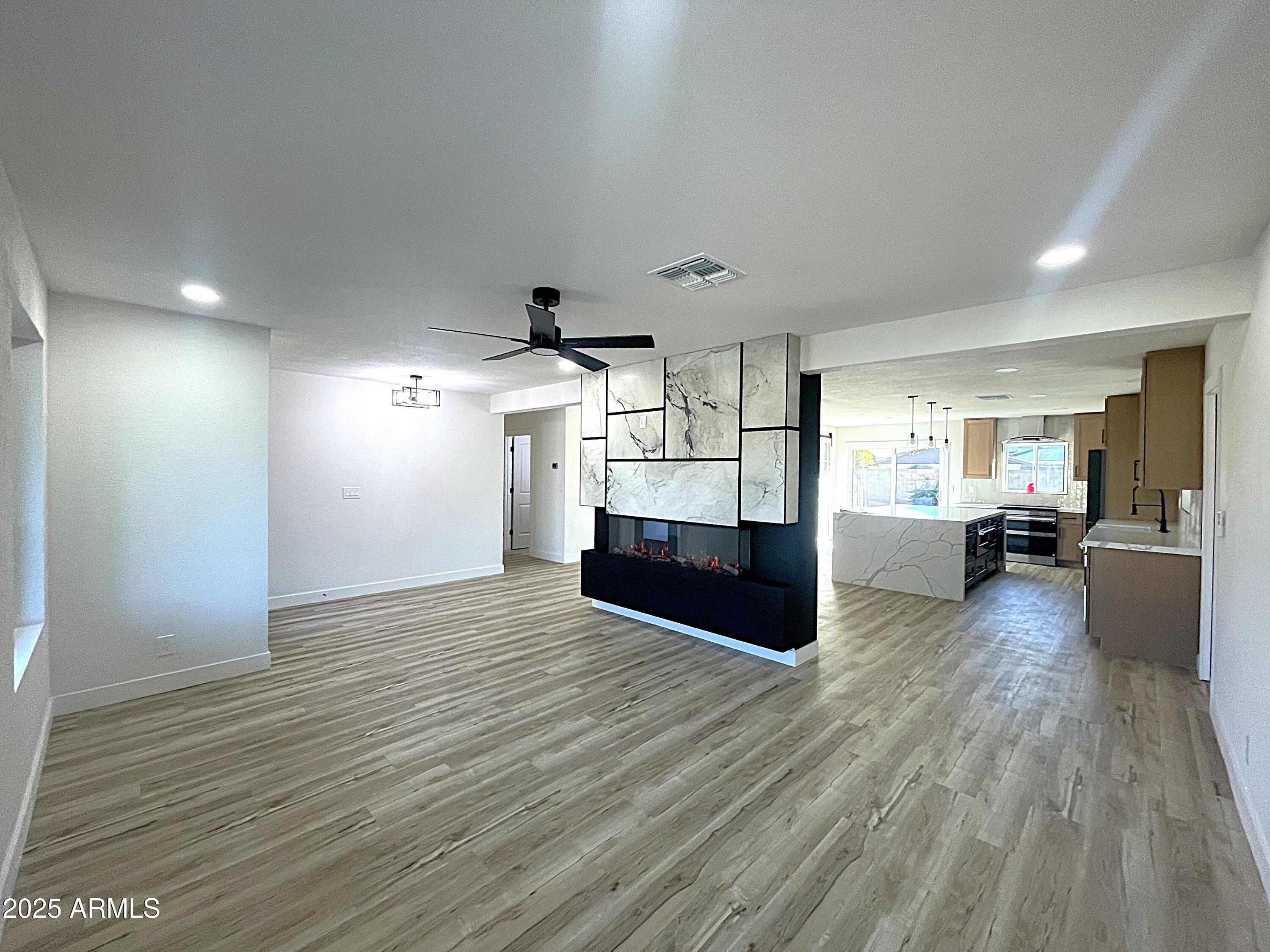 4401 E VOLTAIRE Avenue