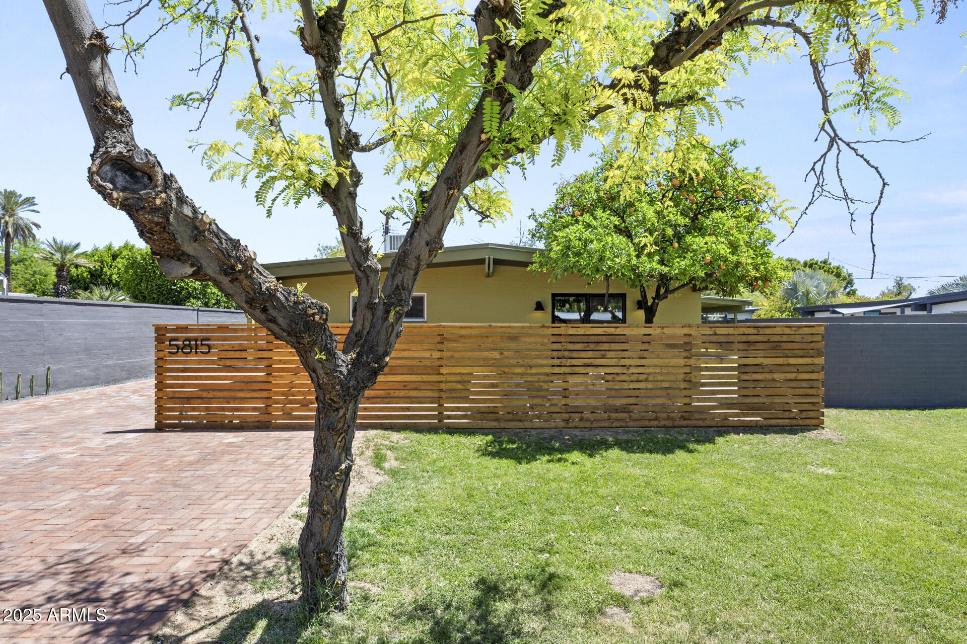 5815 N 10TH Place