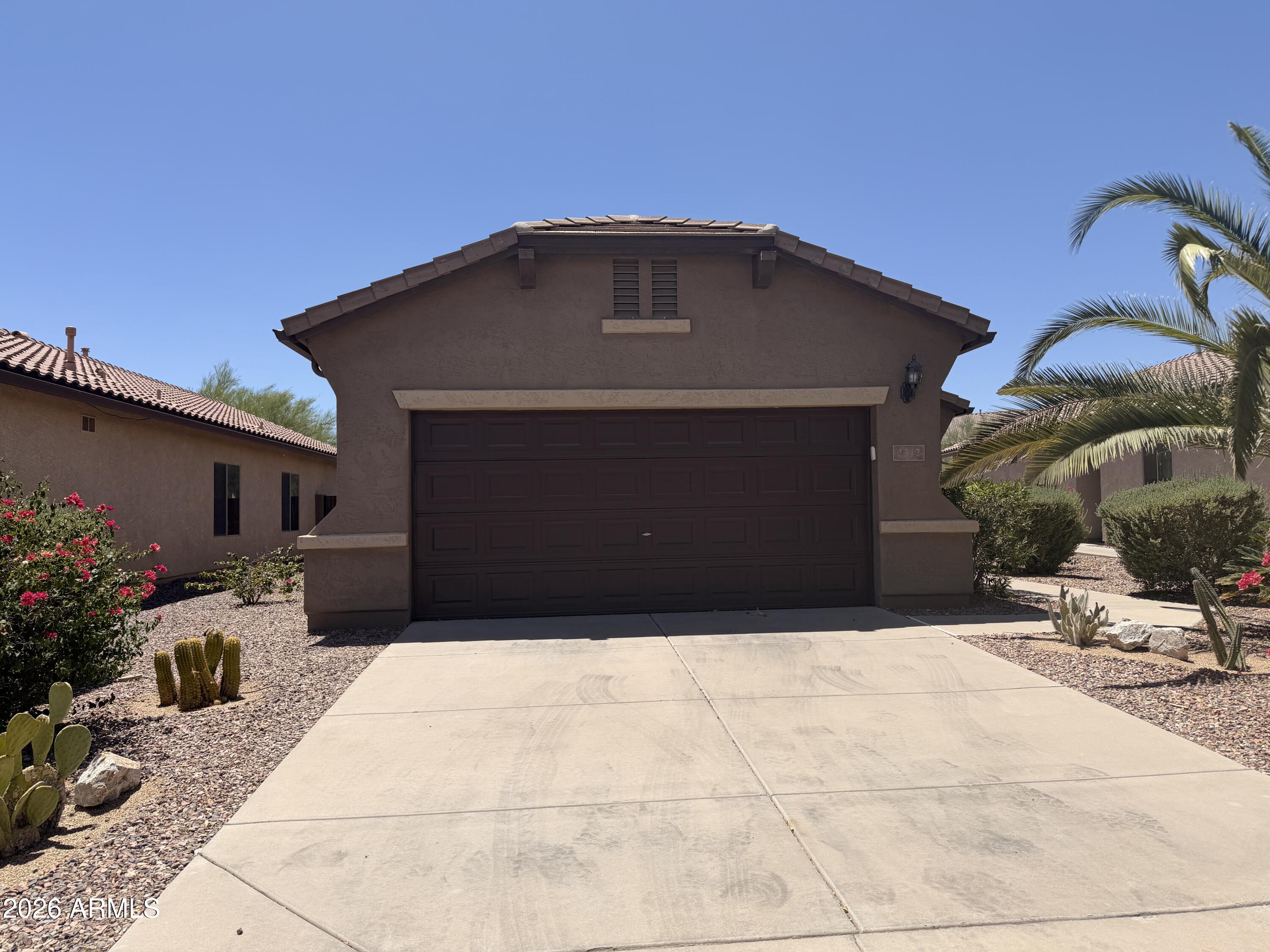 2312 N HUDSON Drive