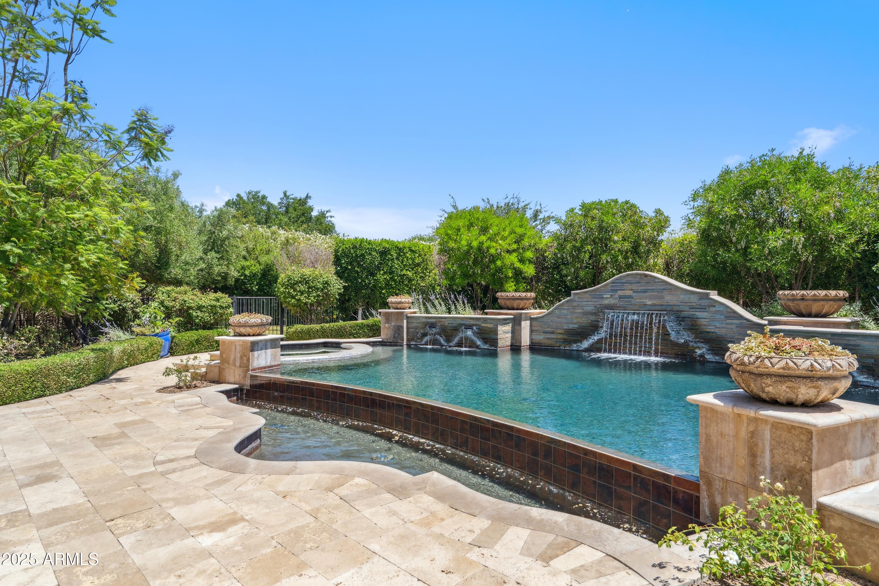 8329 N RIDGEVIEW Drive