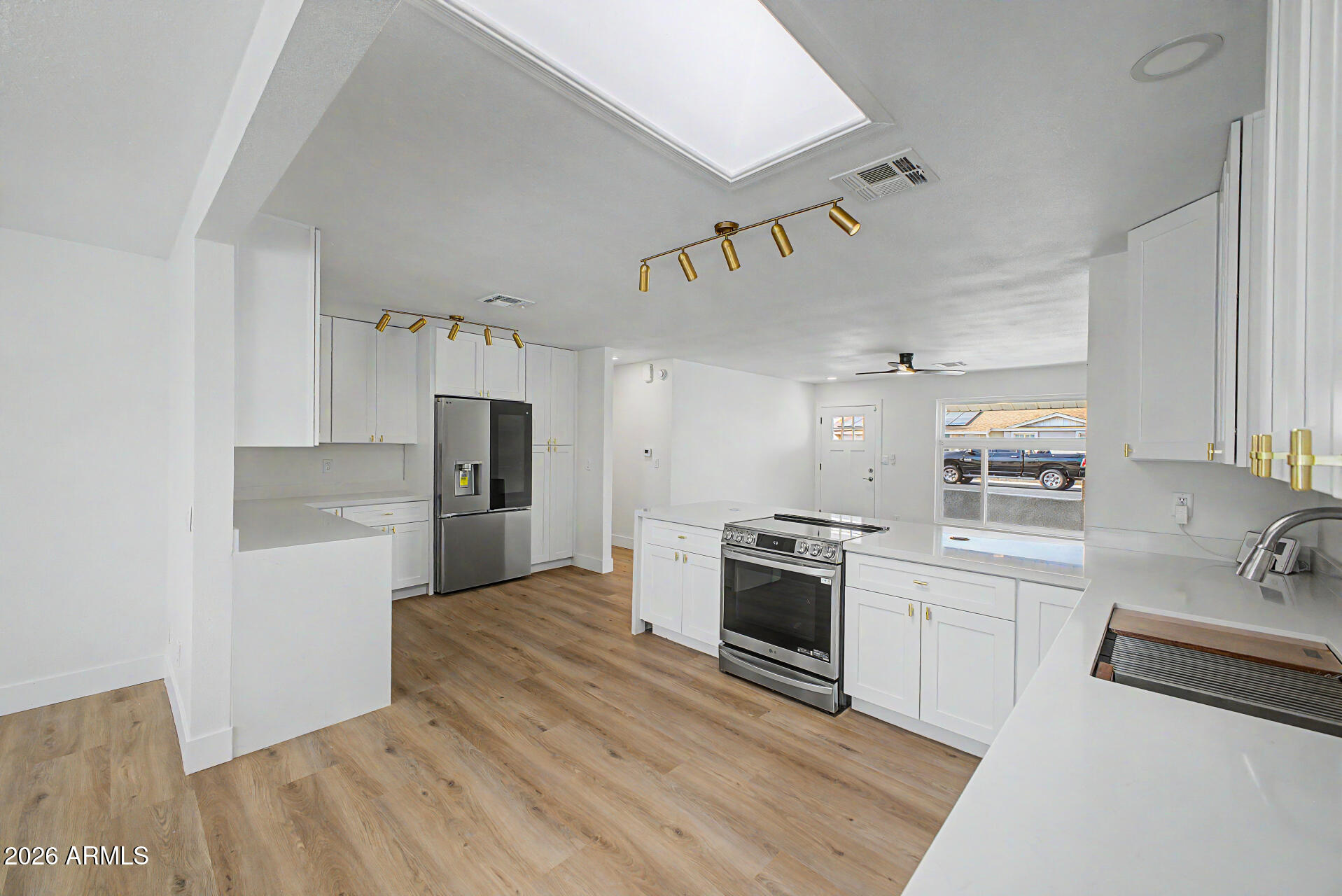 2507 W CORRINE Drive