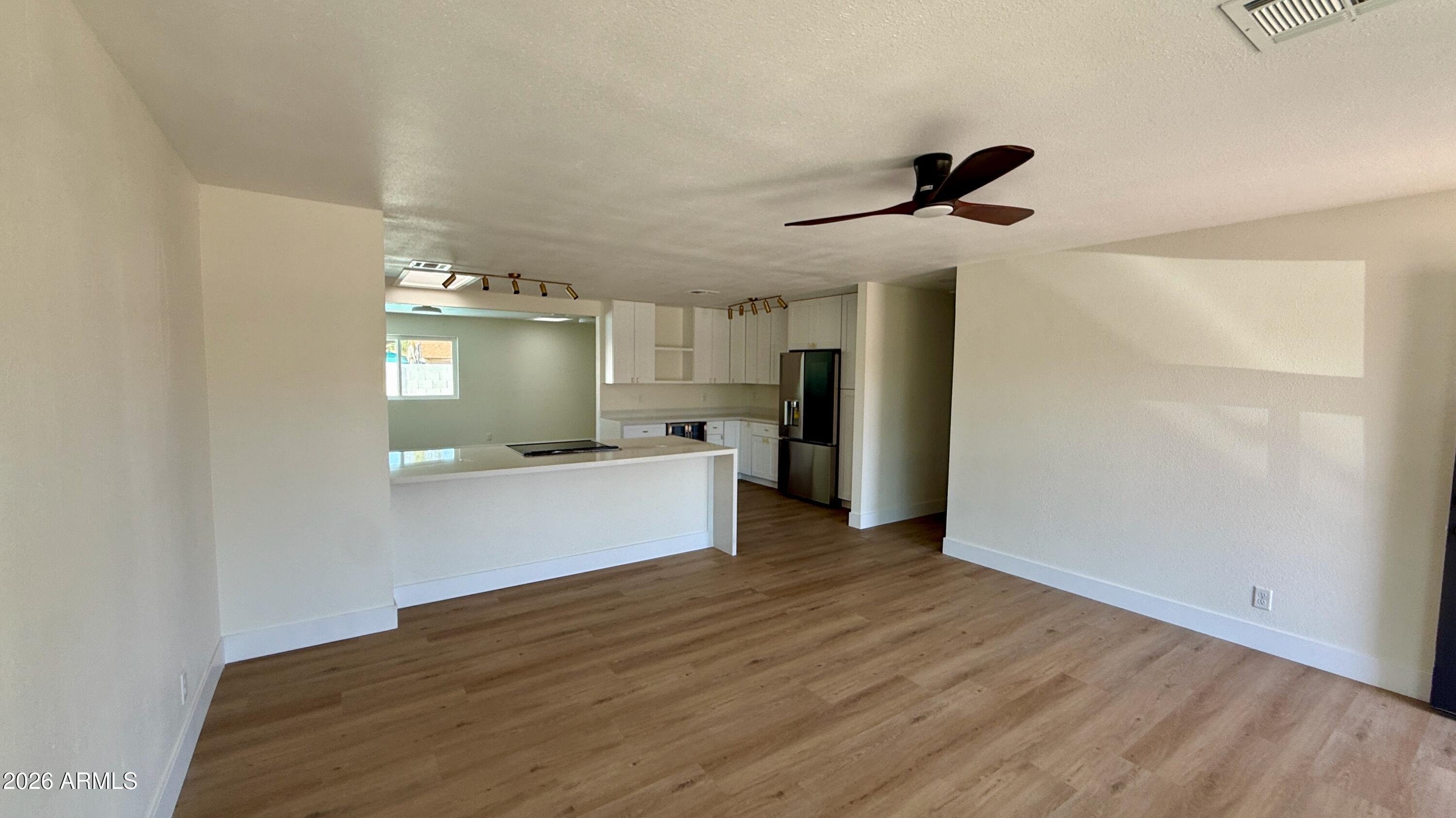 2507 W CORRINE Drive