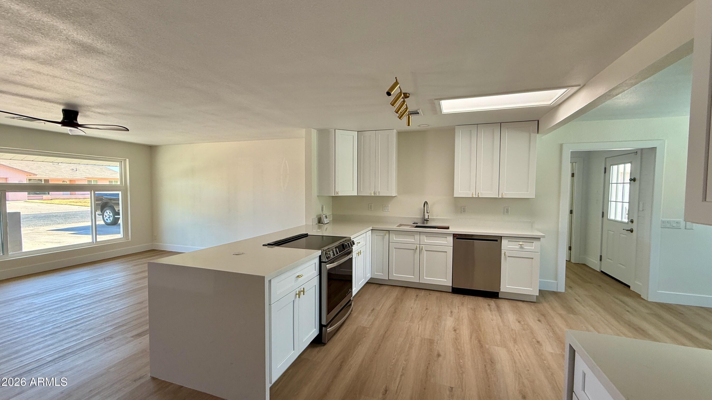 2507 W CORRINE Drive