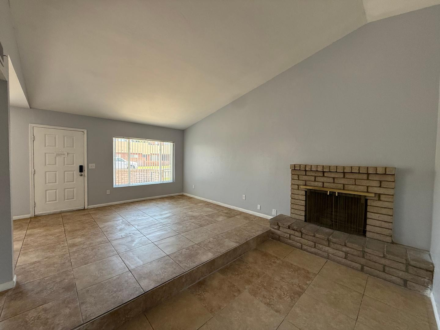 126 W Loma Vista Drive Apt 101