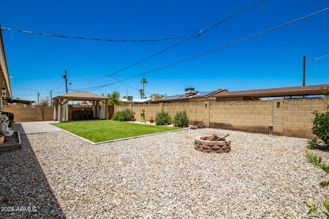 Single Family Residence in Phoenix AZ 2526 WETHERSFIELD Road 13.jpg