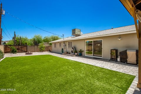 Single Family Residence in Phoenix AZ 2526 WETHERSFIELD Road 14.jpg