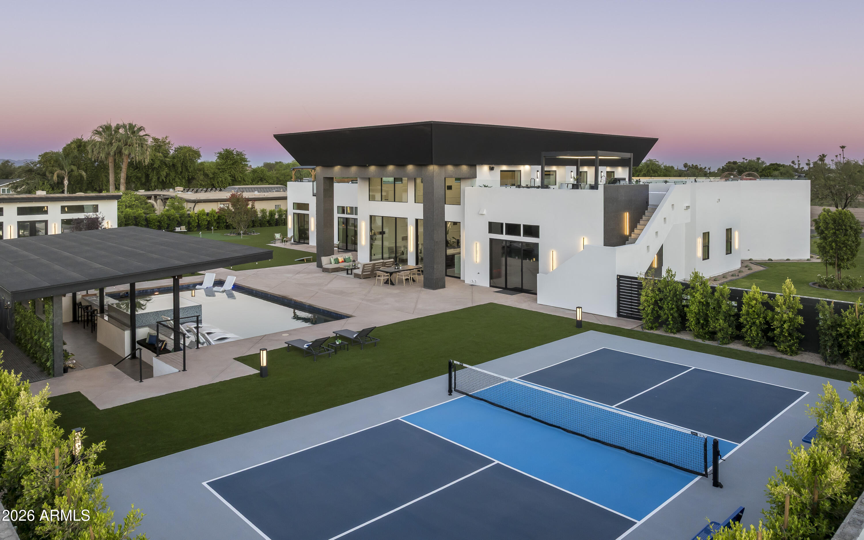 8402 E CACTUS WREN Road