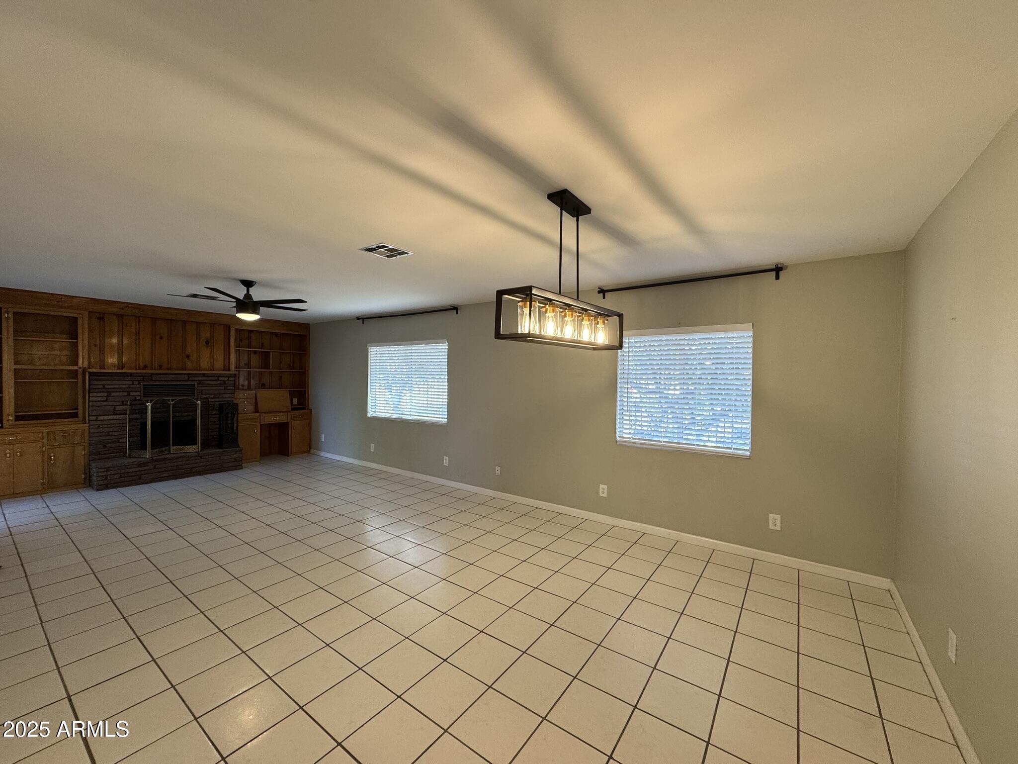 2423 W CAMPBELL Avenue