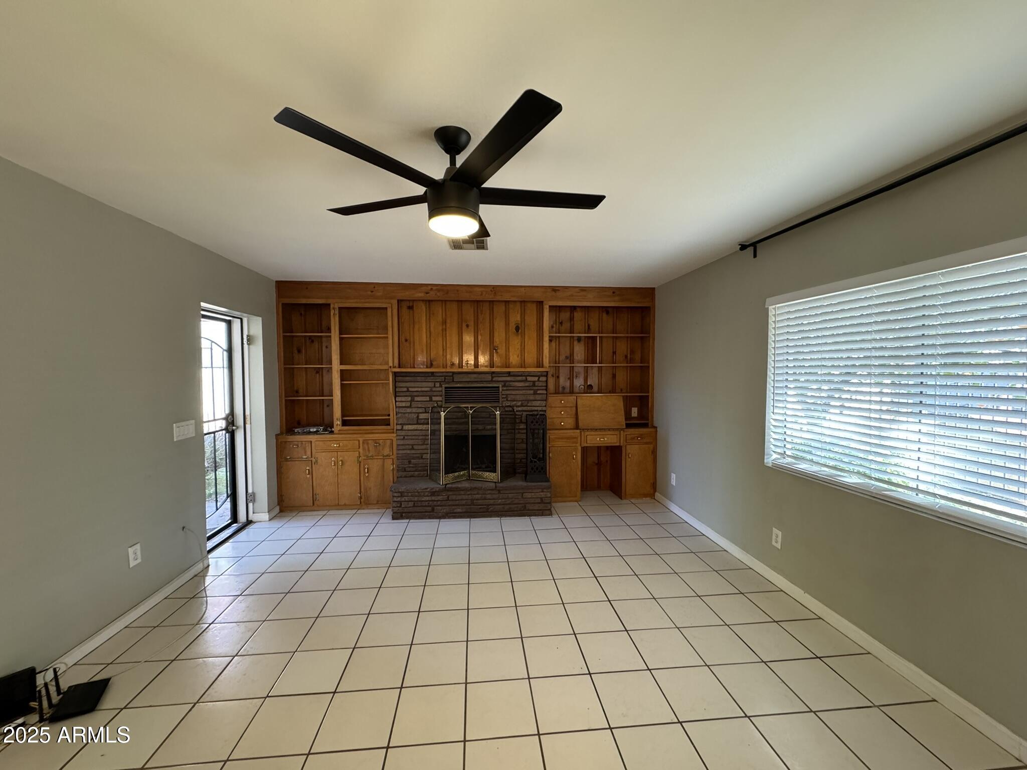 2423 W CAMPBELL Avenue