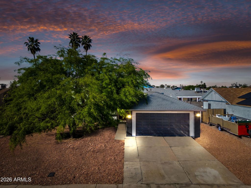 Photo of 6112 W Saint Moritz Lane, Glendale, AZ 85306 (MLS # 7004768)