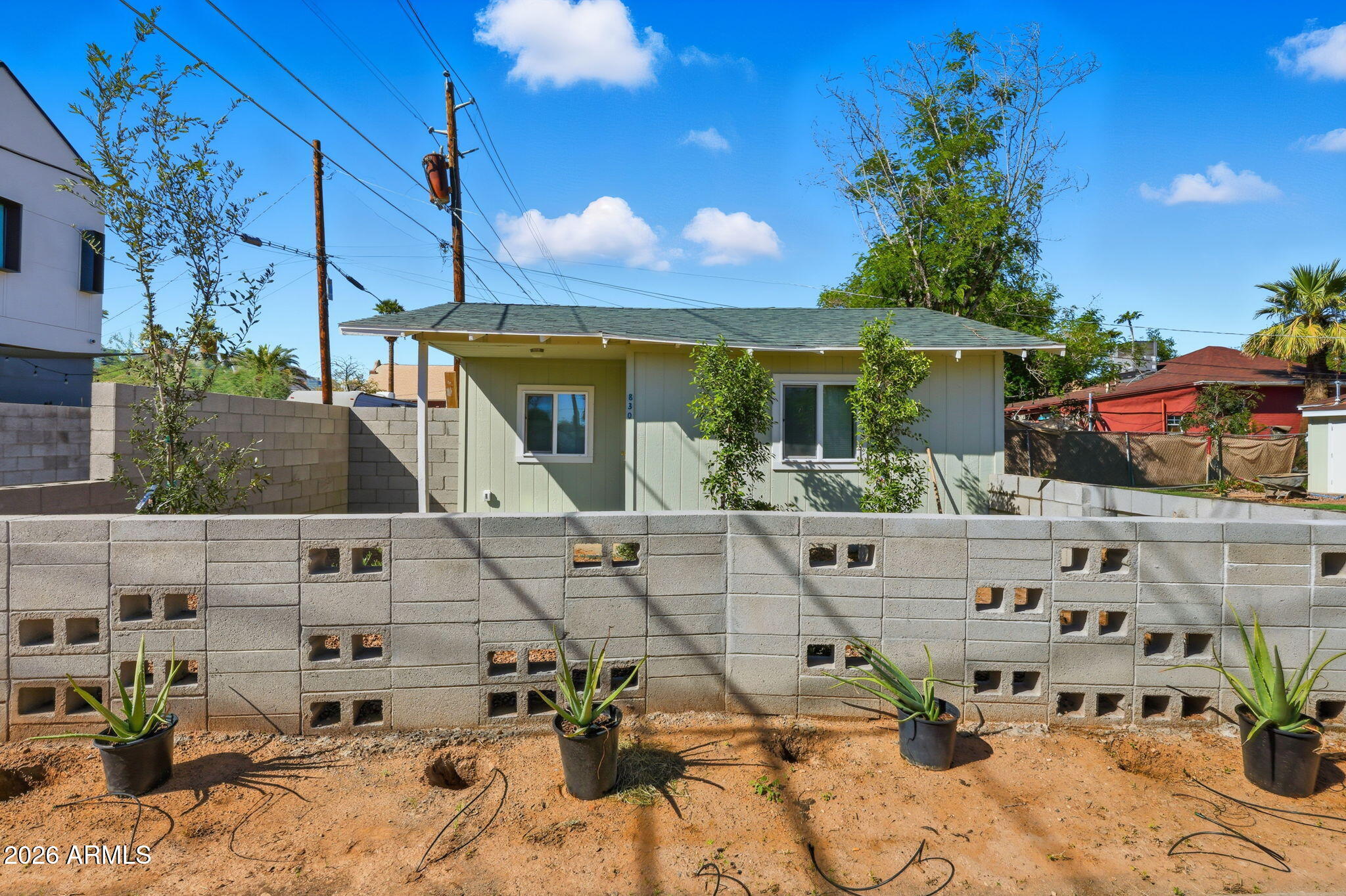 830 N 10TH Avenue