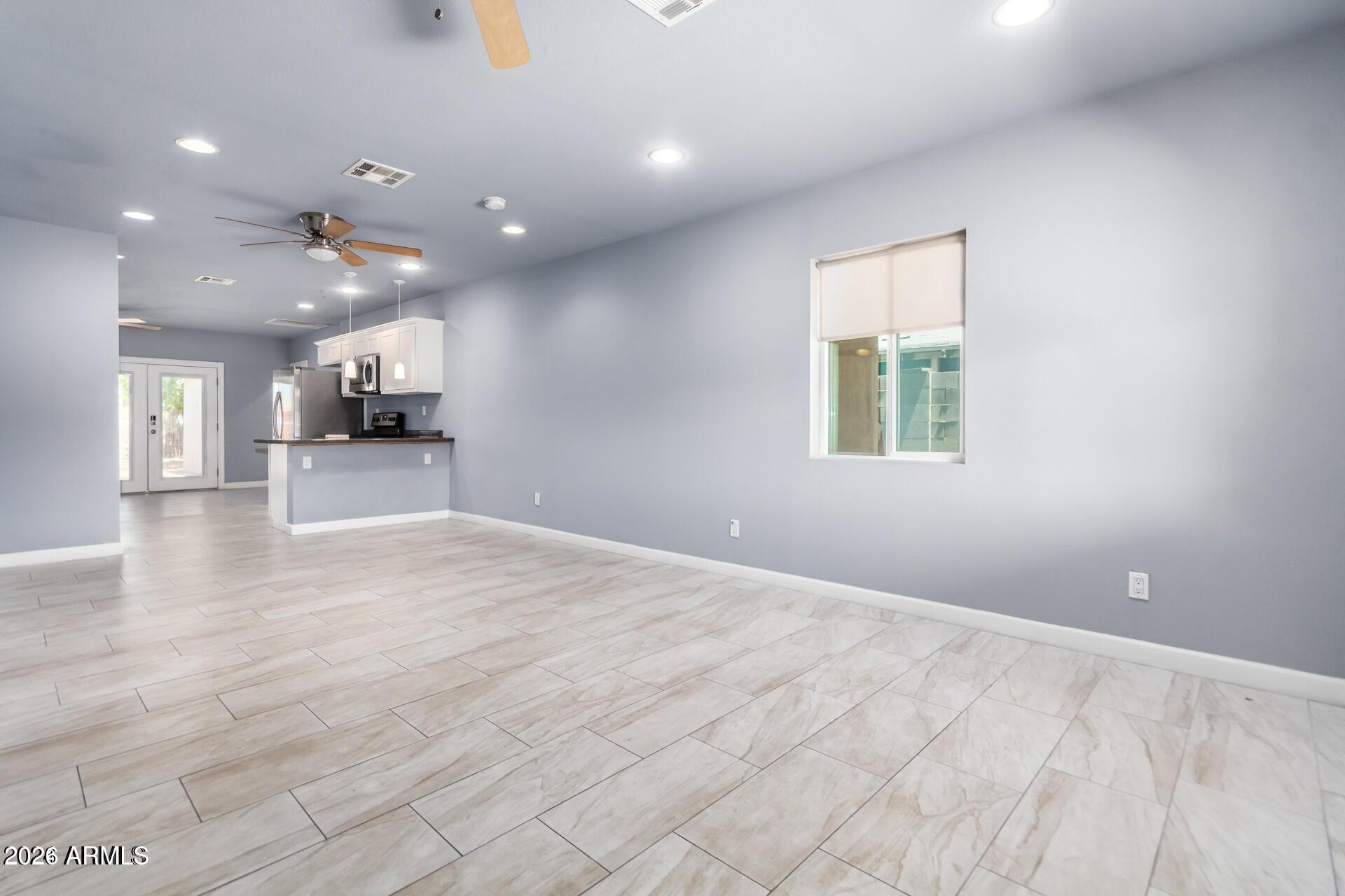 1636 E WHITTON Avenue