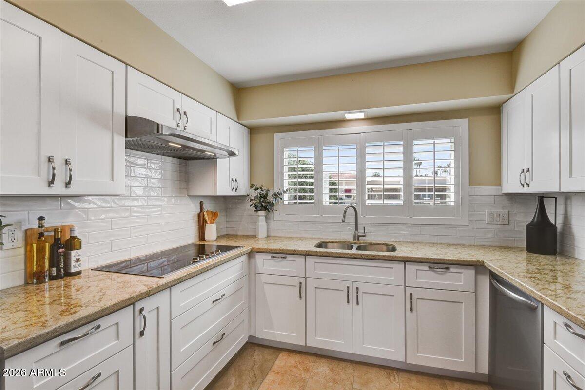 7706 E MEADOWBROOK Avenue