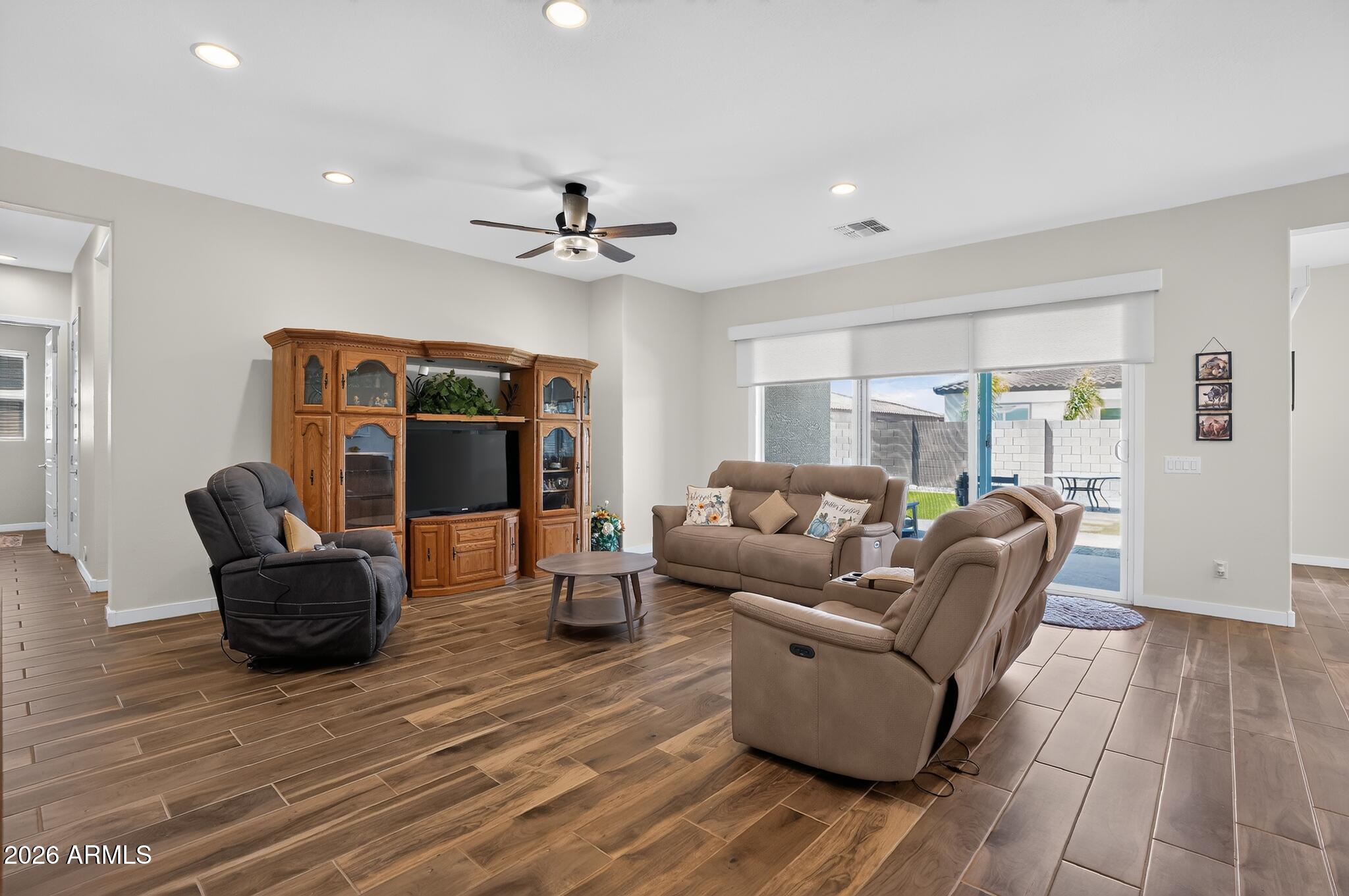 3228 E SADDLETREE Way