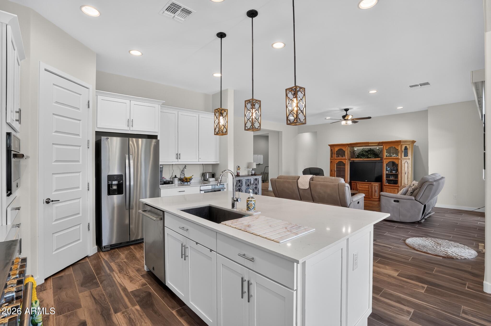 3228 E SADDLETREE Way